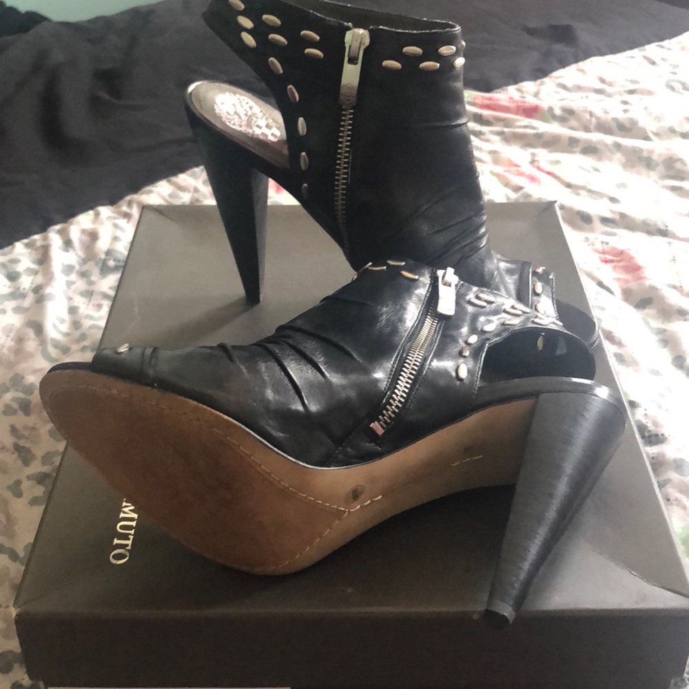 Heels - Picture 3 of 3